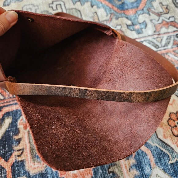 Full Grain Leather Small Crossbody Bag with adjustable strap - Picture 3 of 8